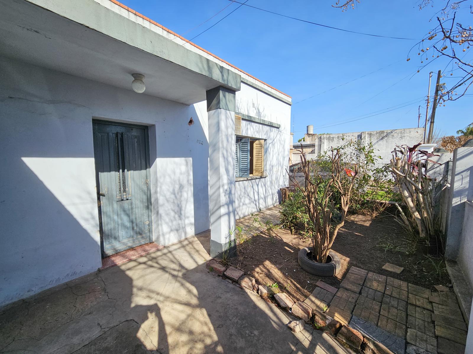 Casa en venta con 4 dormitorios, patio y cochera