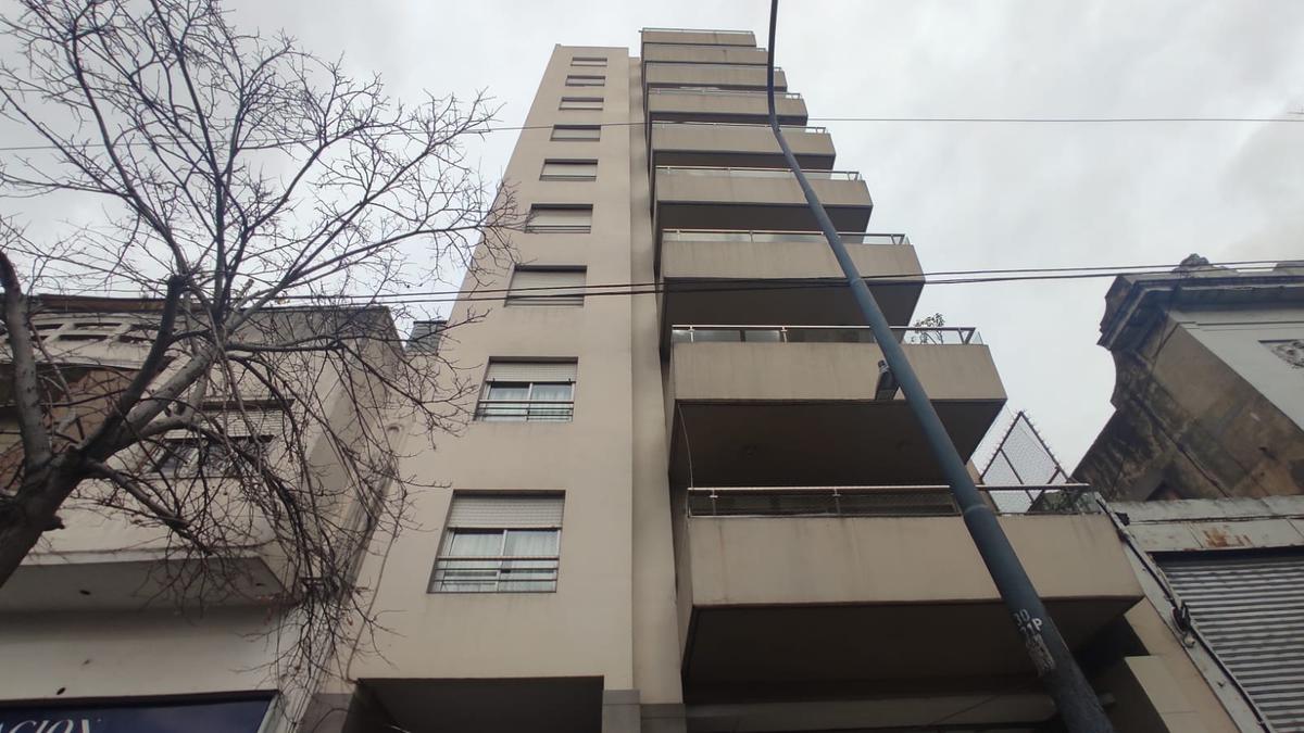 Departamento VENTA - Flores - cochera - balcón - de categoria