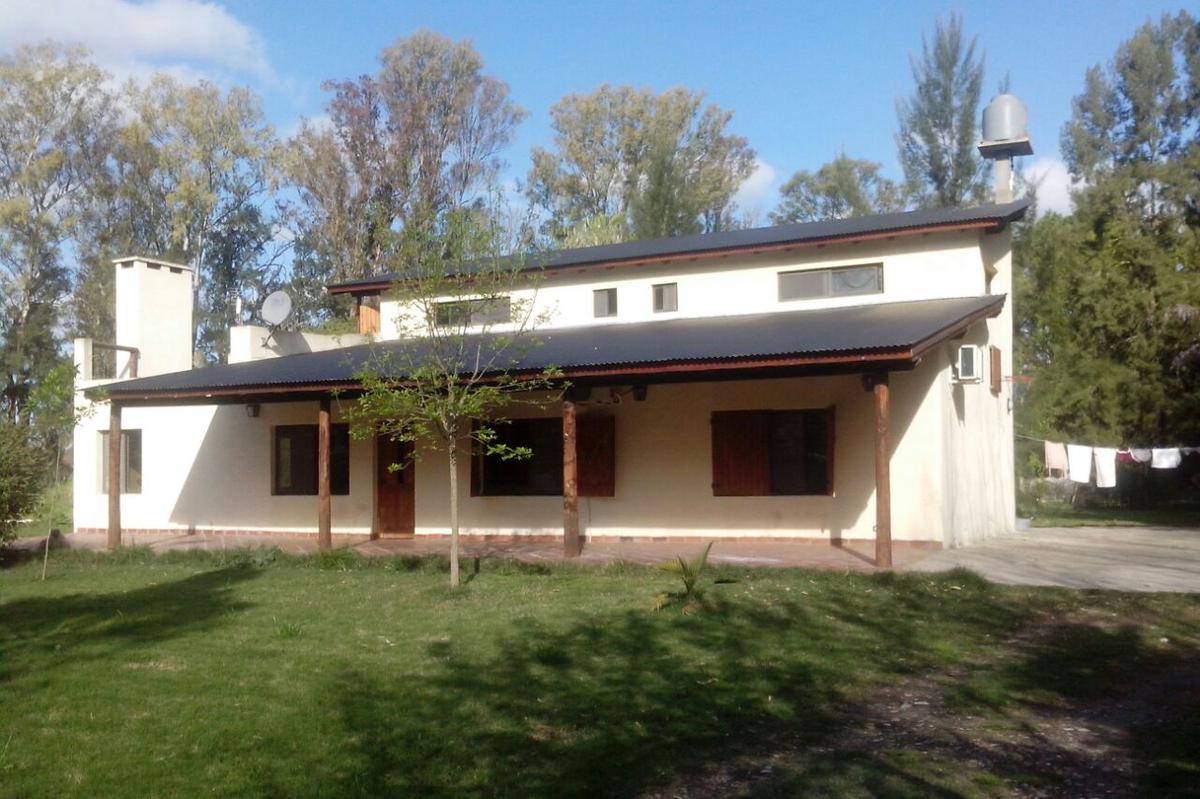 Casa en venta - 4 dormitorios 3 baños - 2870mts2 - Las Golondrinas, Coronel Brandsen