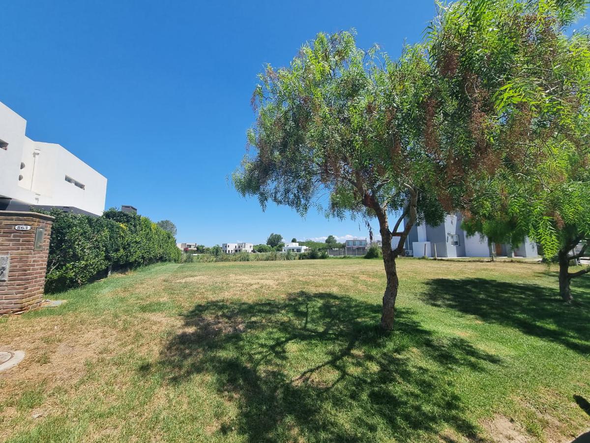 VENTA - Excelente Lote al Agua - Barrio El Cantón Norte