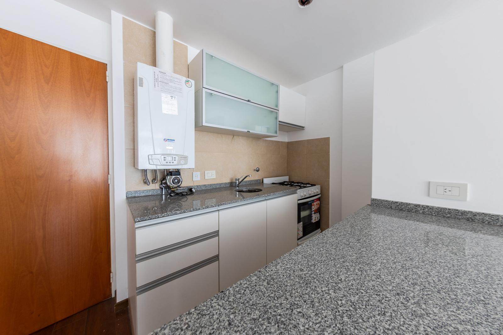 VENTA -  DEPARTAMENTO DE UN DORMITORIO CON BALCÓN - ZONA RIO