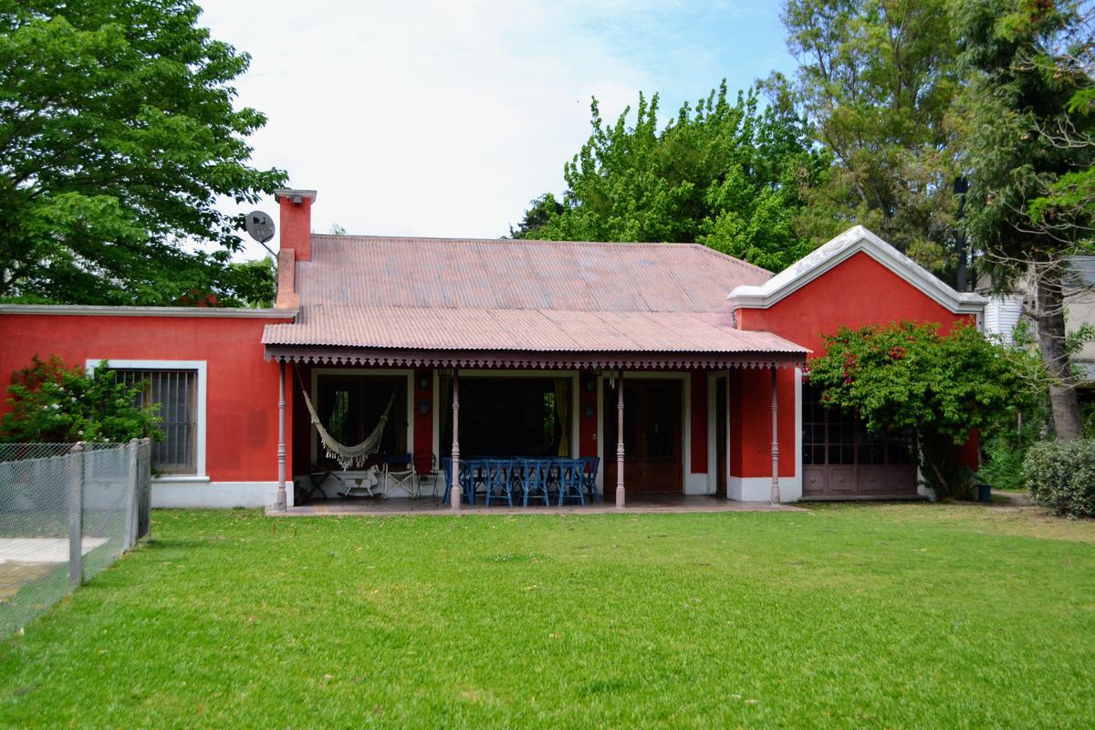 Casa en  Venta de 5 Amb. cerca Barrio Cuba