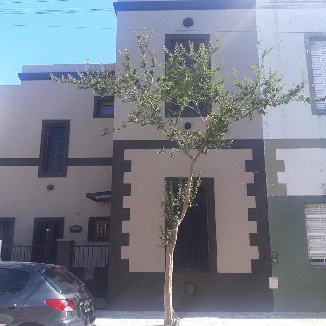 Casa en venta - 3 Dormitorios 2 Baños - 145Mts2 - Liniers