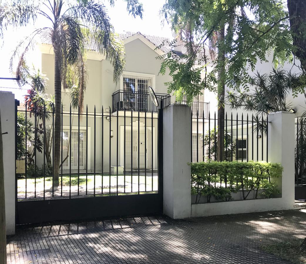 Acassuso, Barrio Parque Aguirre, Impecable propiedad desarrollada en 3 plantas