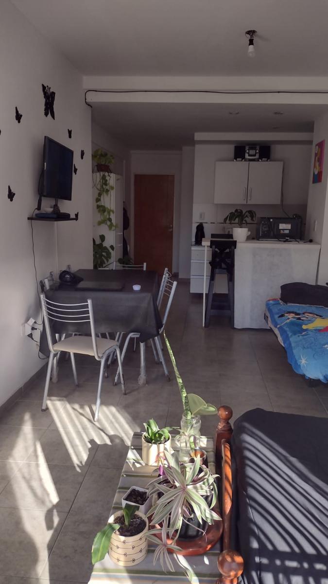 MONOAMBIENTE EN VENTA - Av. 7 entre 63 y 64