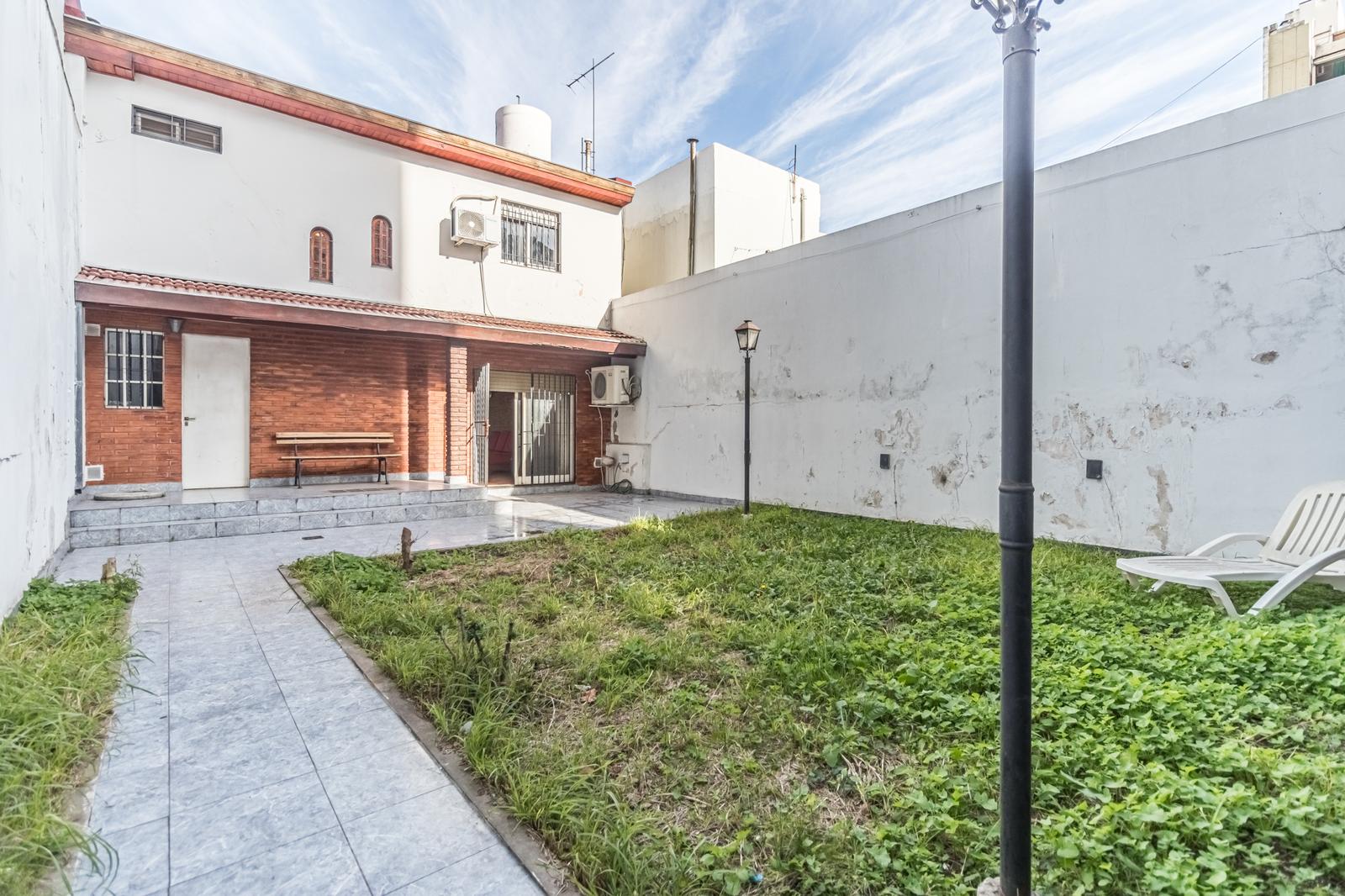 Casa en Venta de 5 ambientes con Jardín, Quincho y Cochera en Almagro