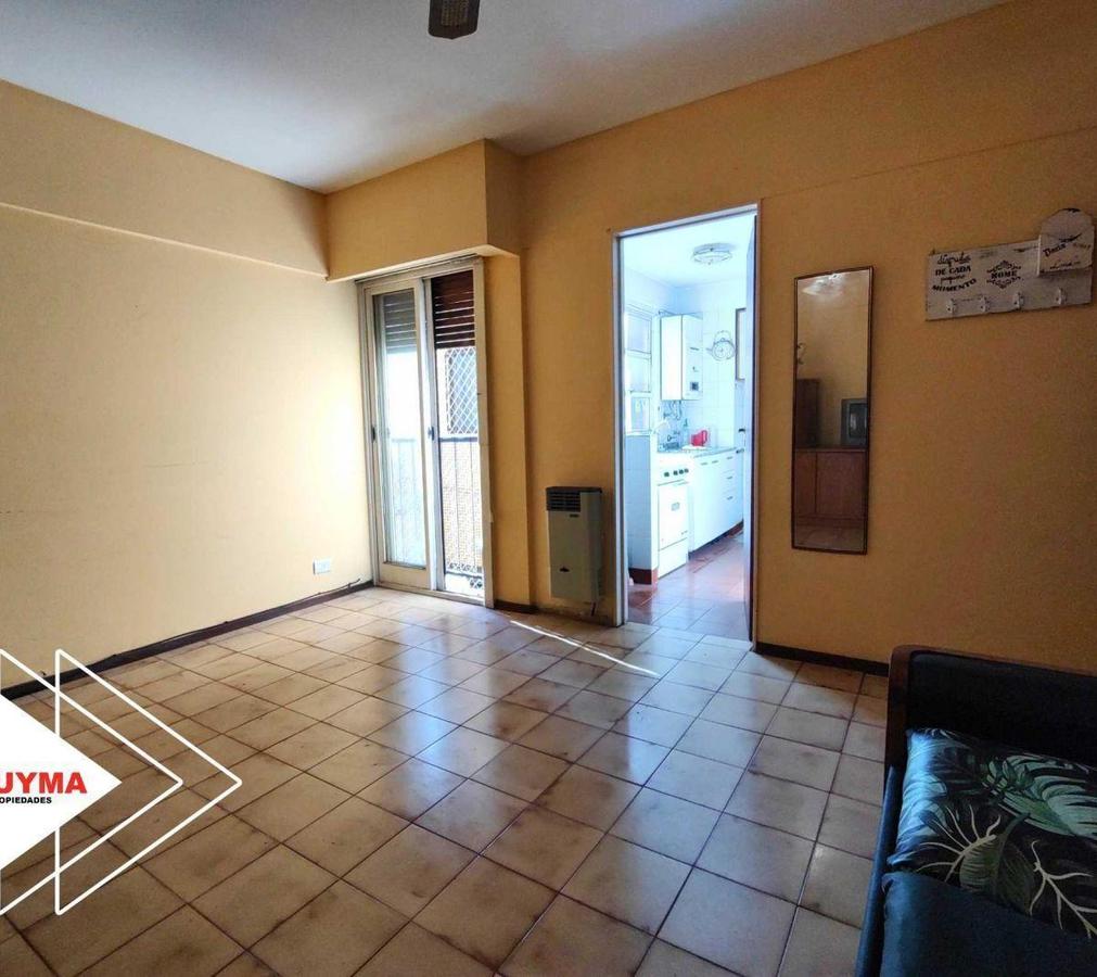 Departamento 2 ambientes.  AV CARABOBO al 700