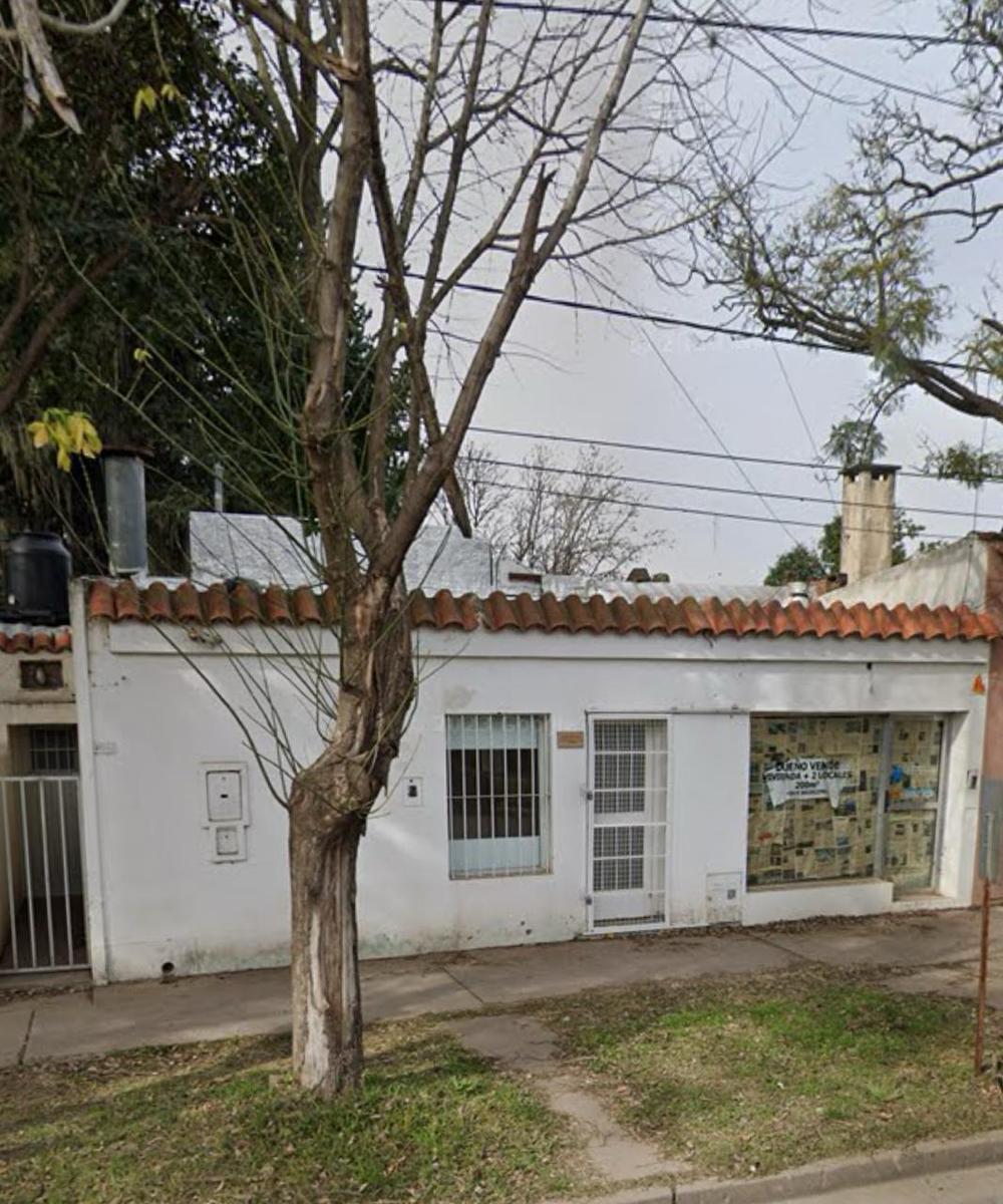 Casa en Venta con Locales en Funes