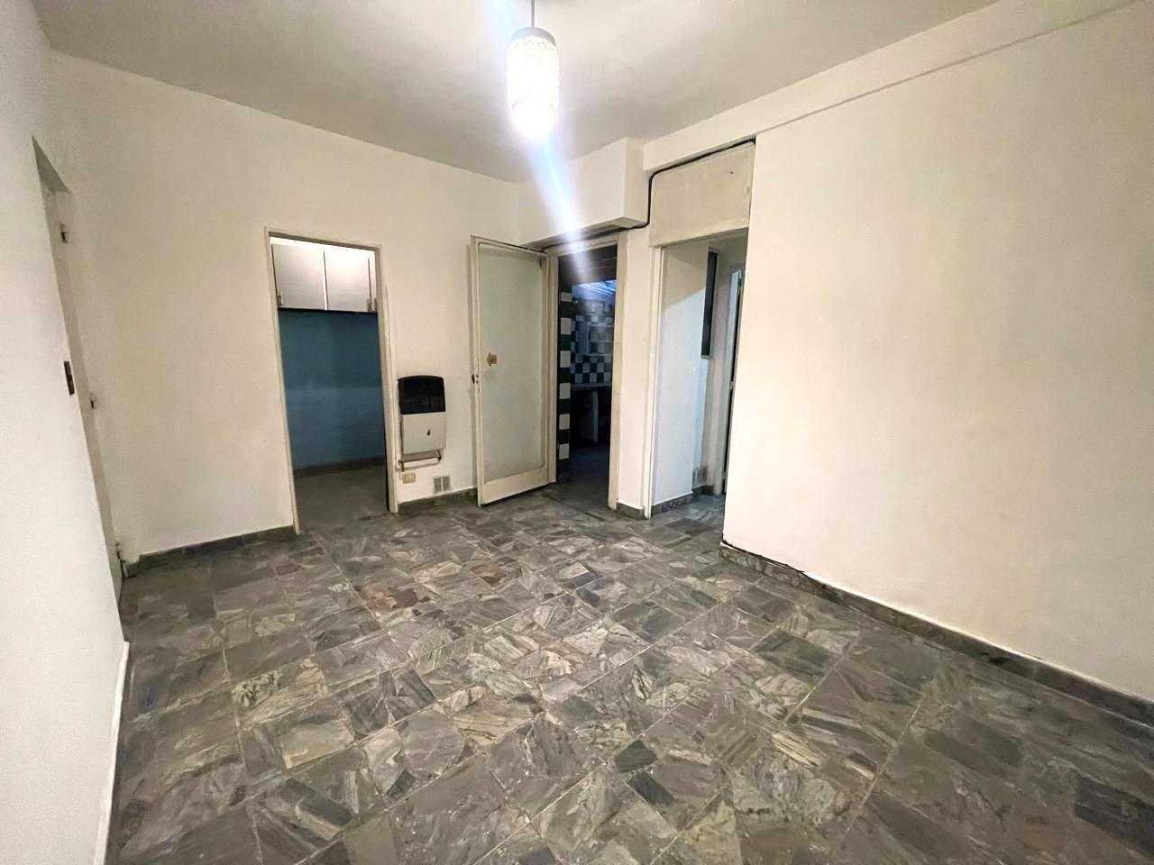 VENTA 2 AMBIENTES EN PLANTA BAJA CON PATIO  CASI 1 MABIENTE MAS