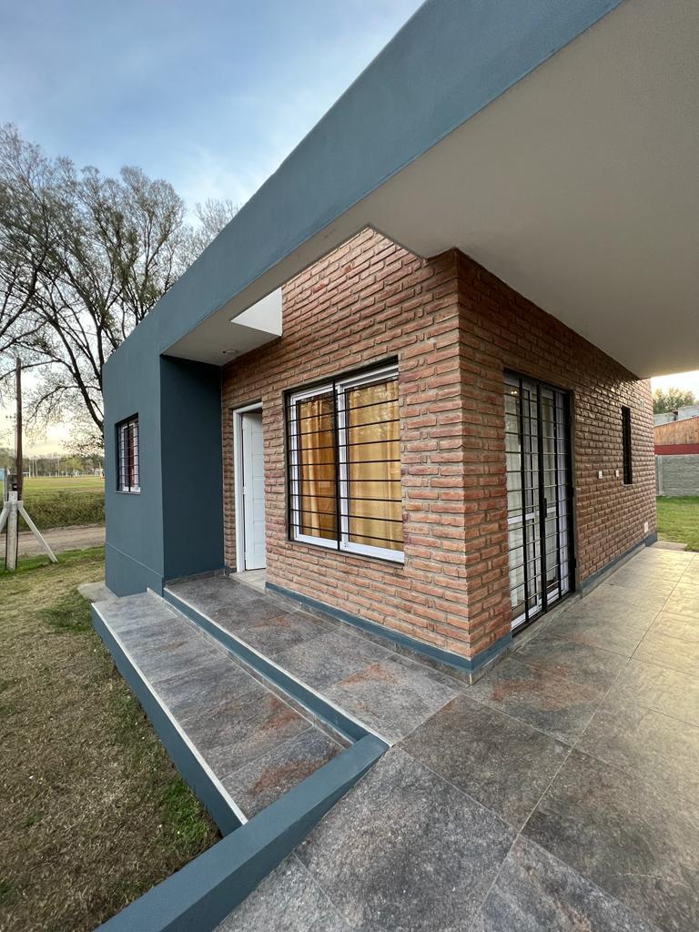 HERMOSA CASA A 30M DEL RIO ,  A 500M DE RUTA 38  CON VISTA A LAS SIERRAS Y AMPLIO PATIO REF 1457