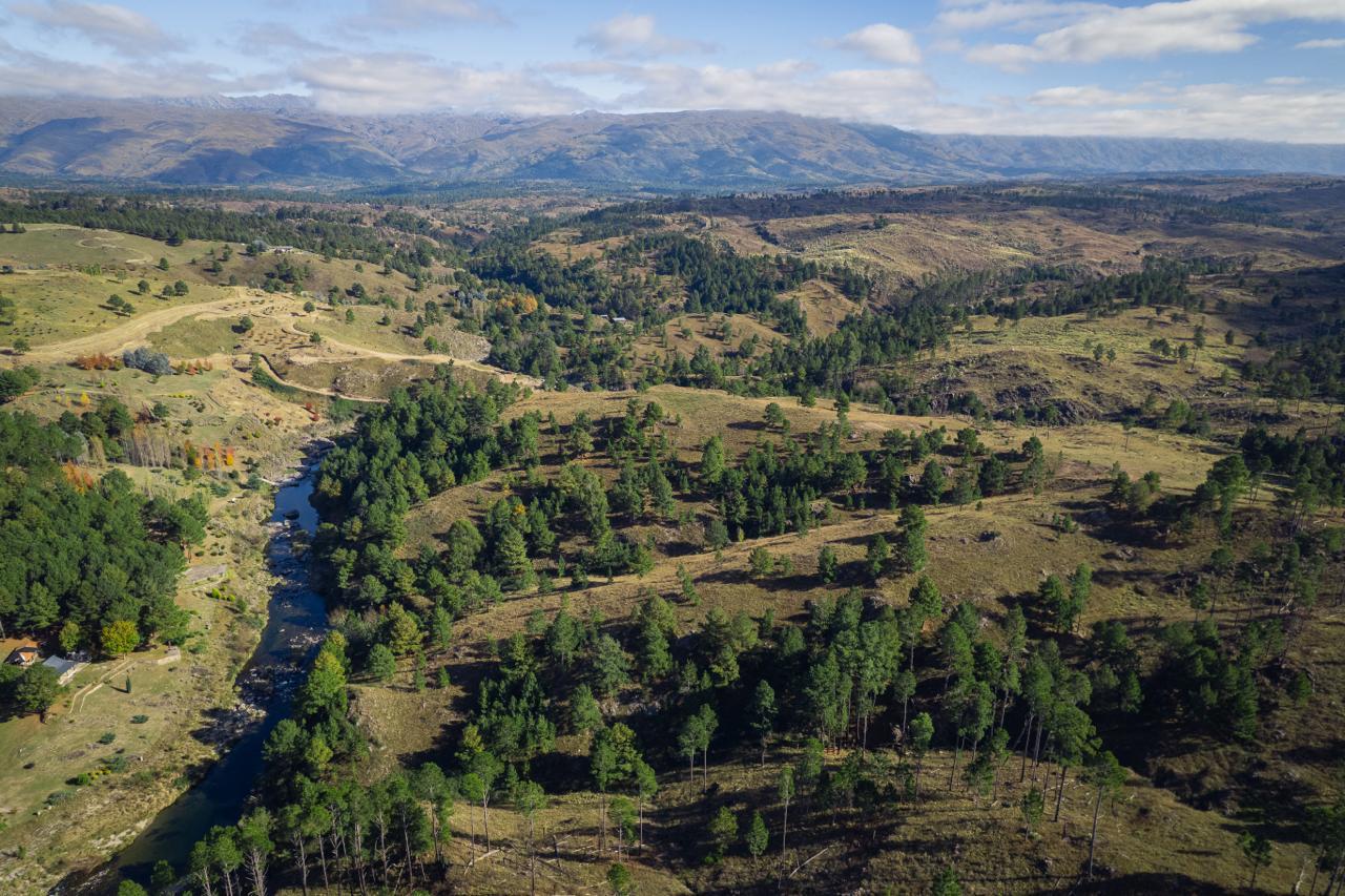 Exclusivo Campo con Costa de Río en Atos Pampa