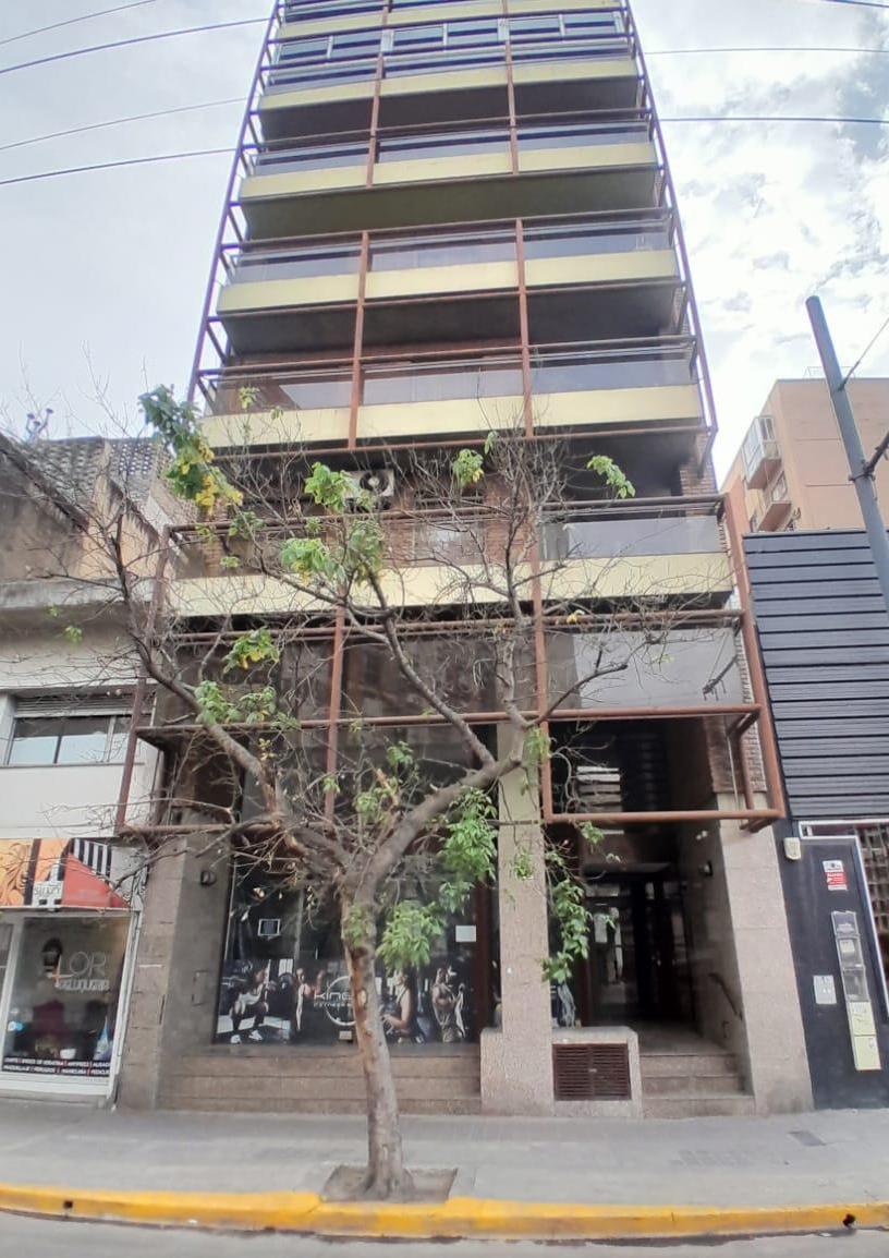 Local Comercial en Venta en Colón al 1100  - 310 m2 - frente vidriado