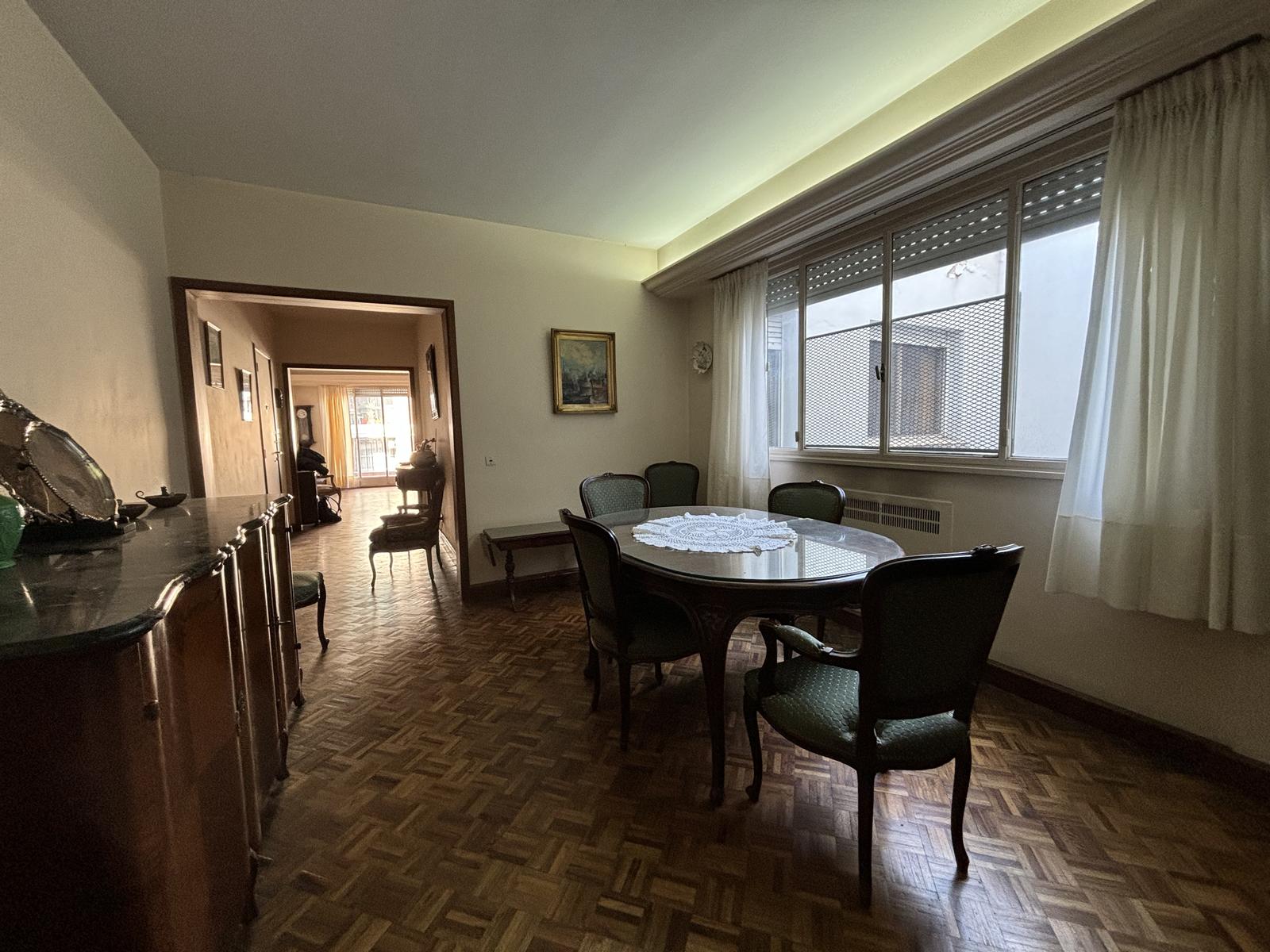 Venta Departamento 4 ambientes con dependencia en Caballito