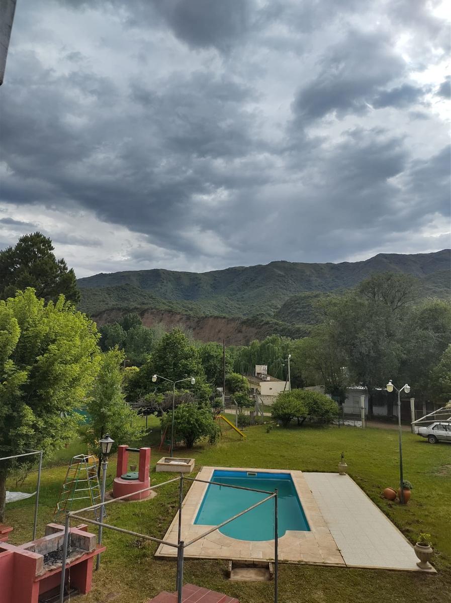 VENTA DE COMPLEJO DE 4  DEPARTAMENTOS EN BIALET MASSE , FRENTE AL RIO COSQUIN Y AL PIE DE LA MONTAÑA REF: 2030