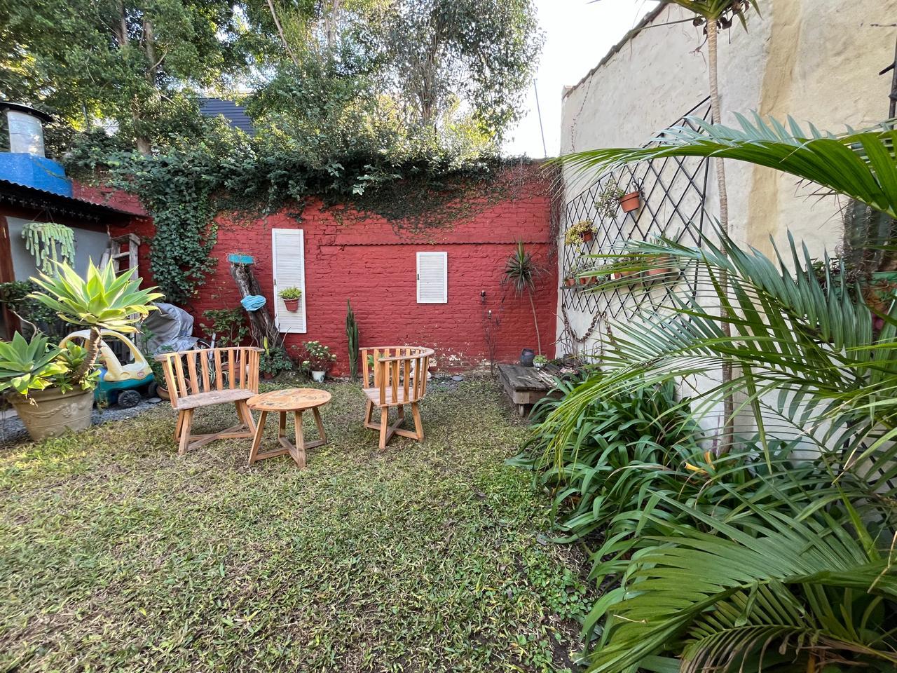 Casa  en Venta tipo PH  en dos plantas 3 dorm y jardín Lomas de San Isidro.