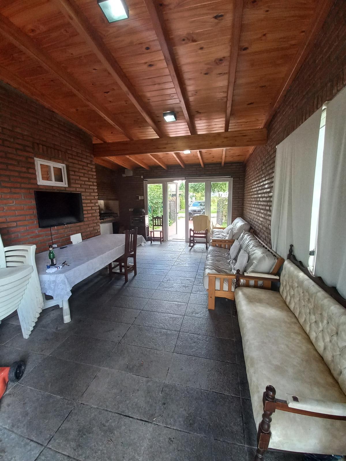 Casa 1 dormitorio con pileta - El Crepúsculo 1600  - Roldán  Venta