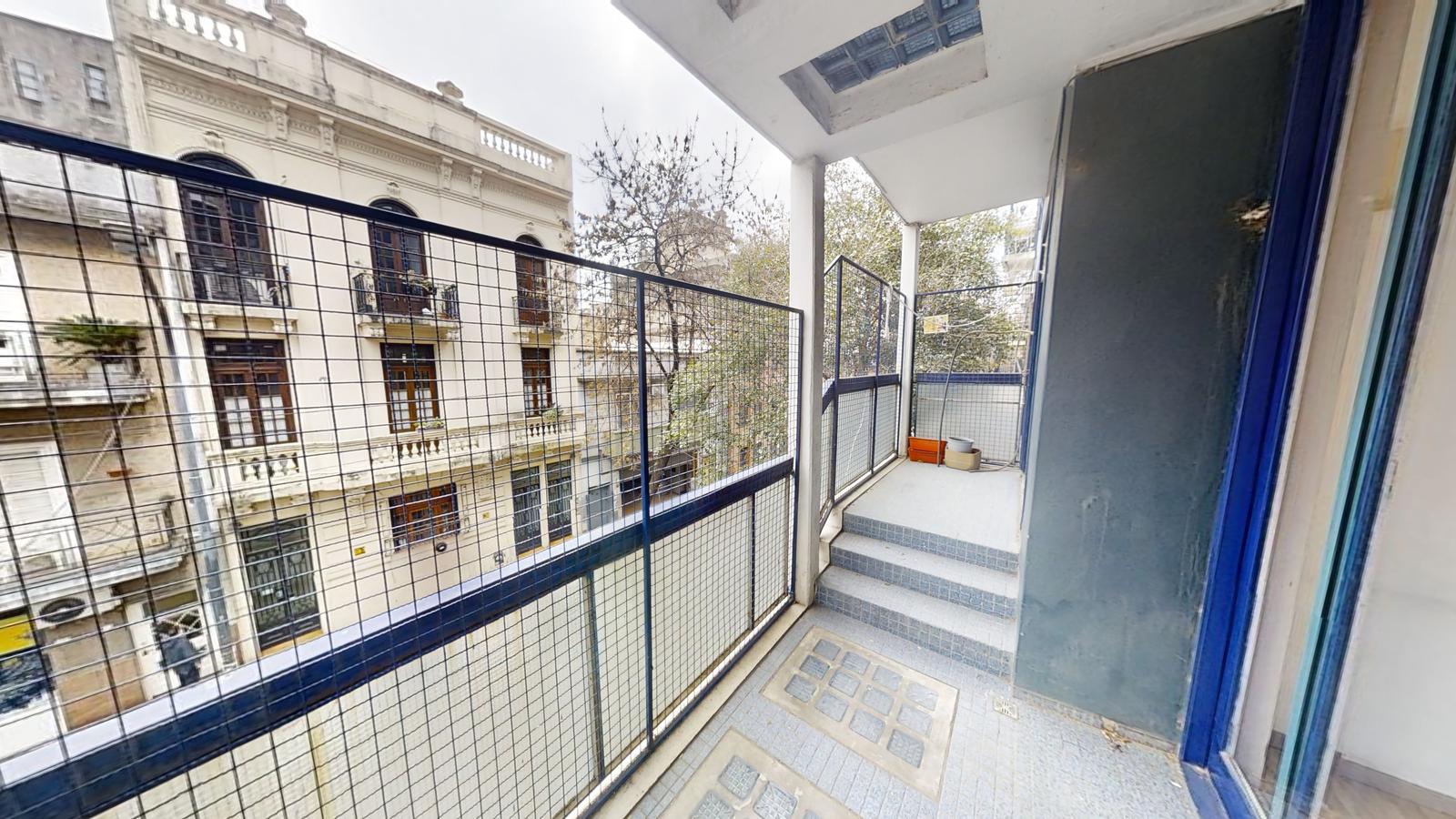 Departamento en  Almagro - 4 amb con balcon al frente