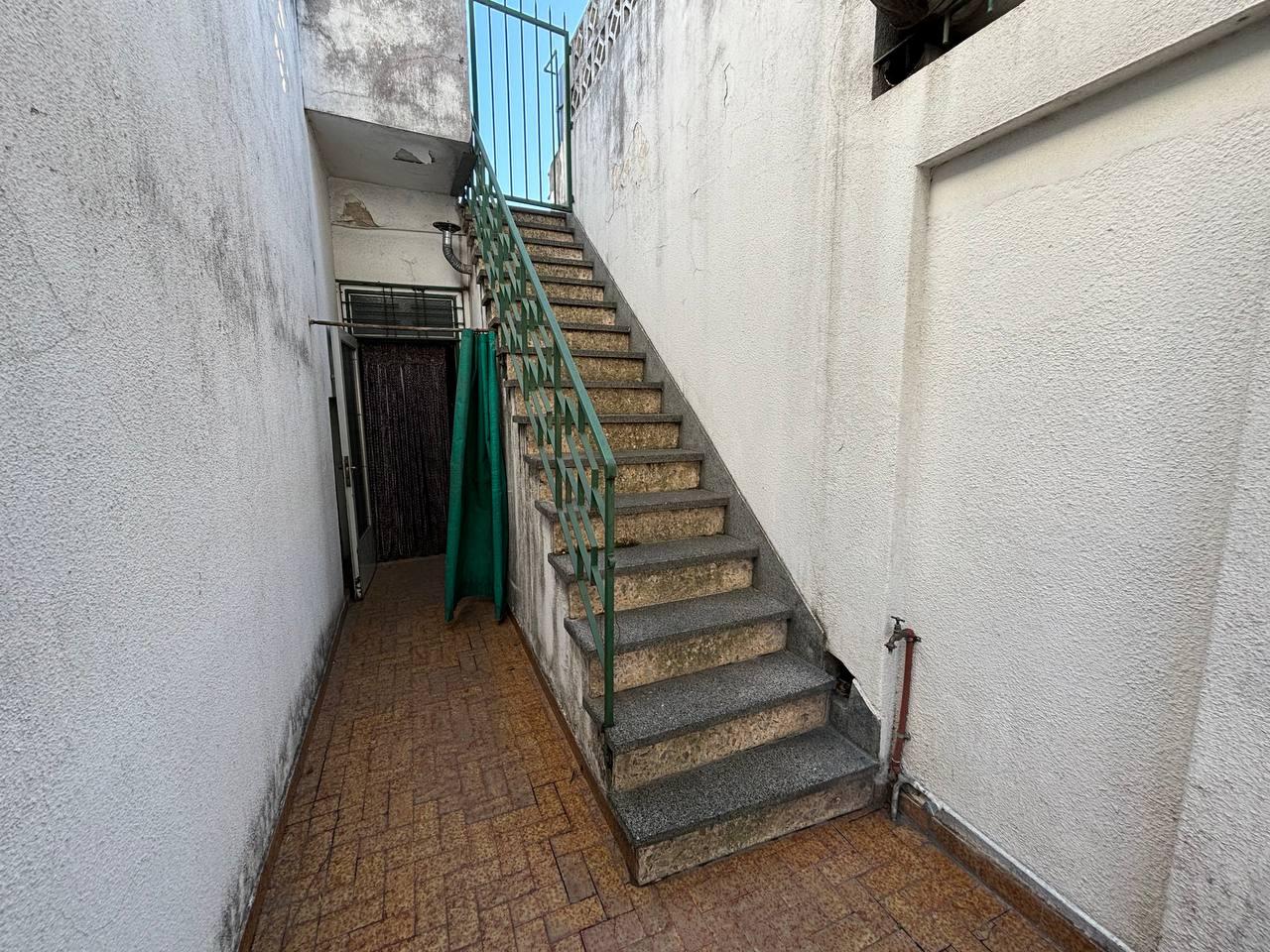 Gran Casa a reciclar con Galpón y Local en ochava en Brasil y Lavalle, Villa Martelli