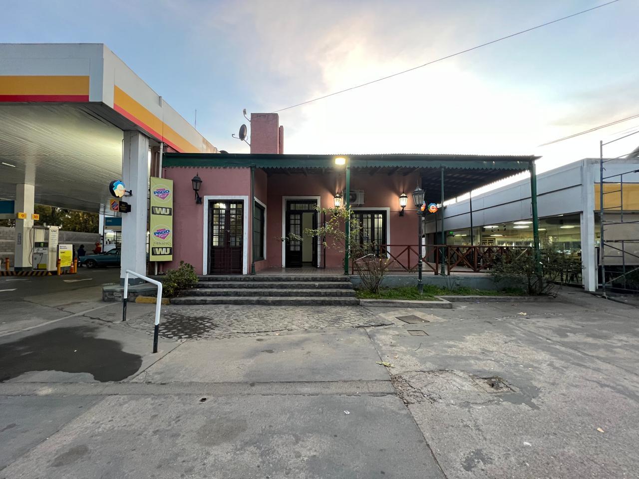 Local comercial en Av. Ricardo Rojas al 3800