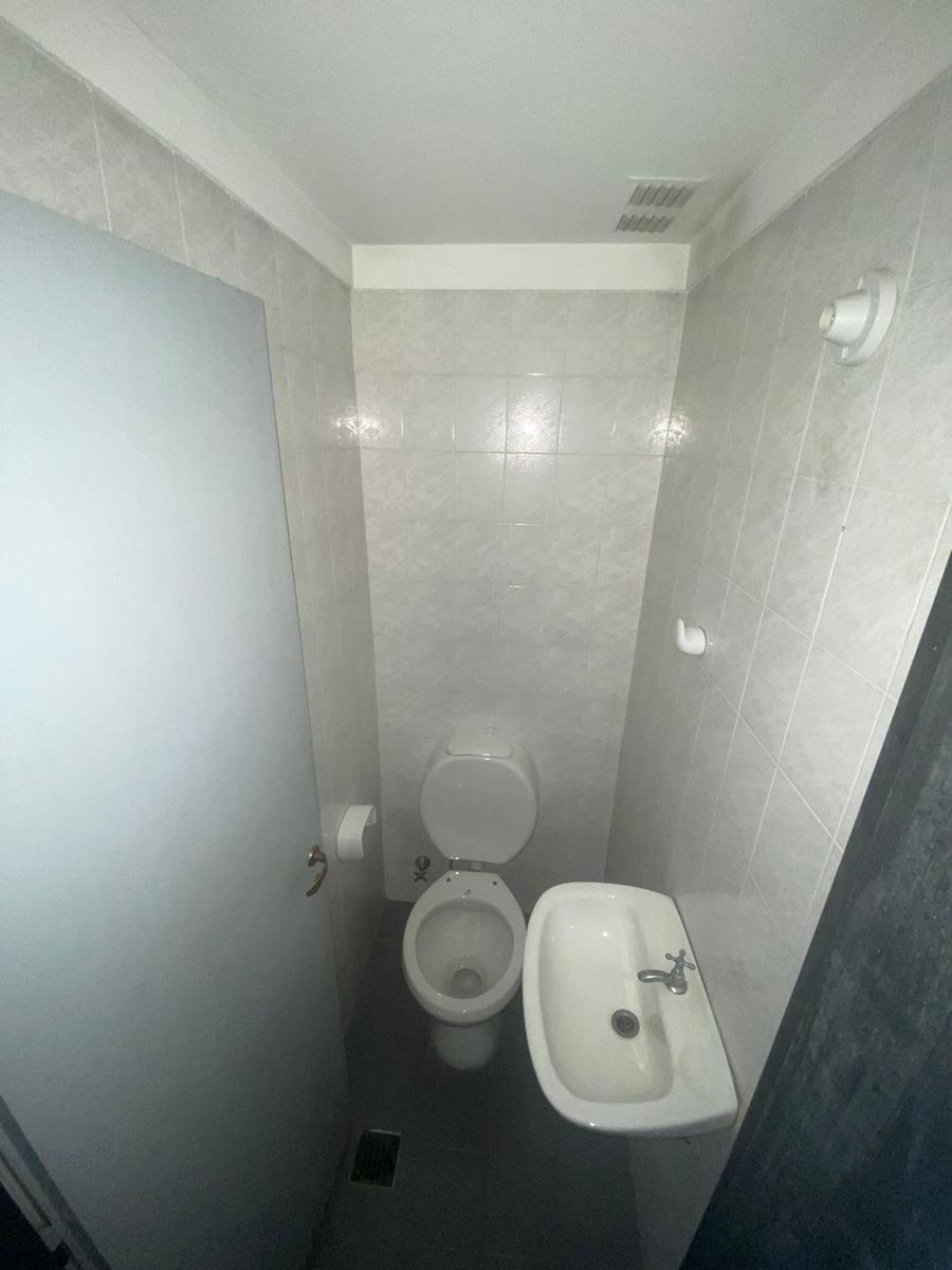 Oficina en alquiler en Microcentro con baño privado