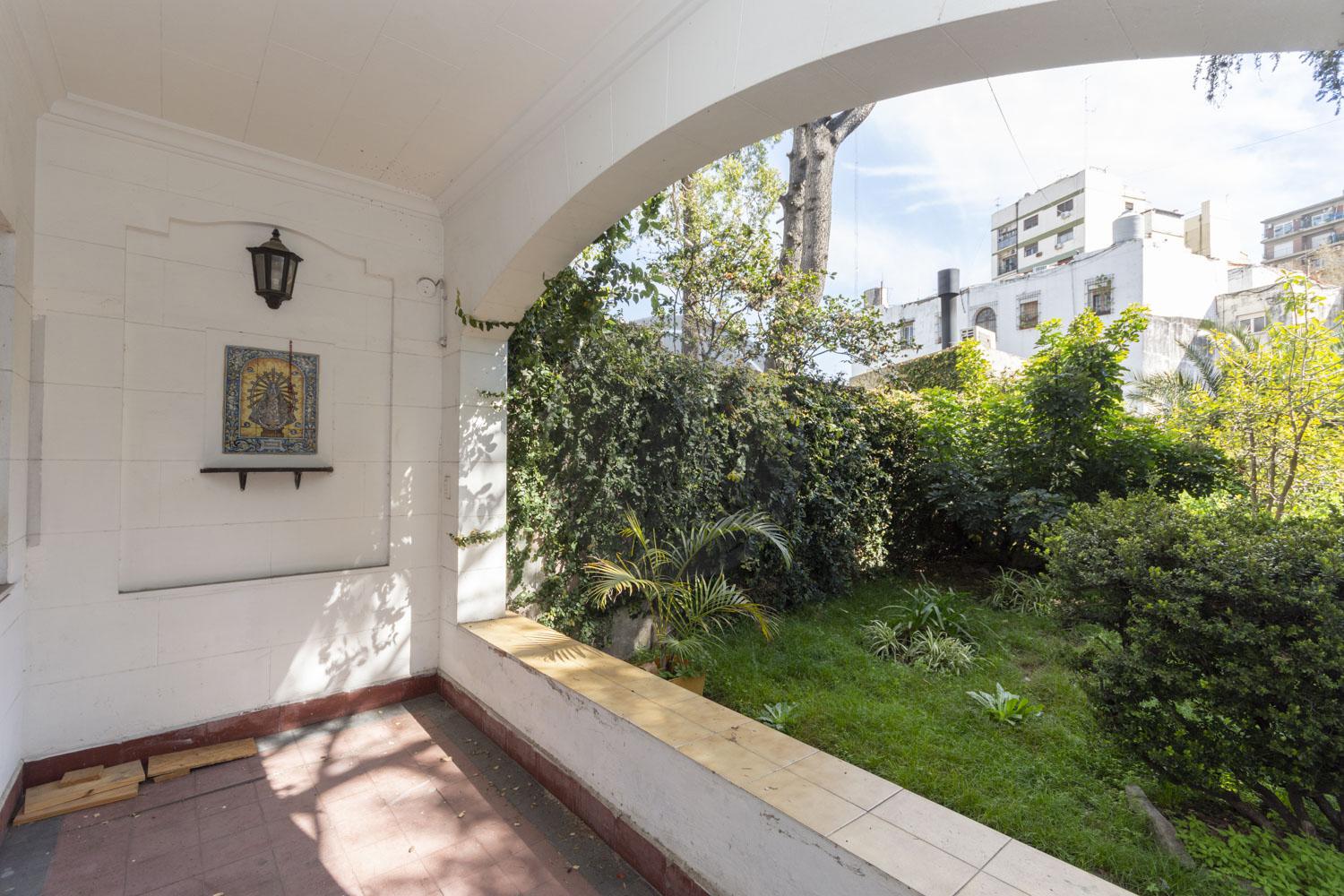 Oficina 10 ambientes con gran parque en venta - Almagro