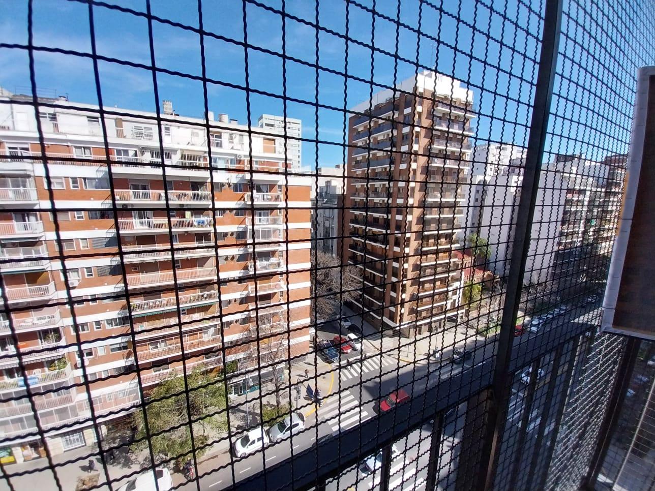 Departamento 2 amb al frente con balcón