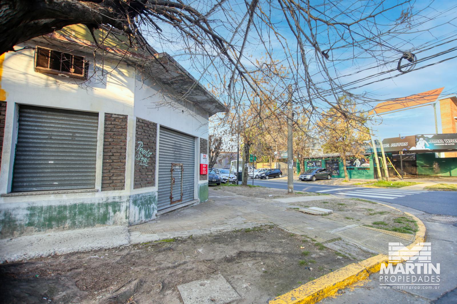 Casa con local, apto proyecto comercial, construcción dúplex u oficinas.