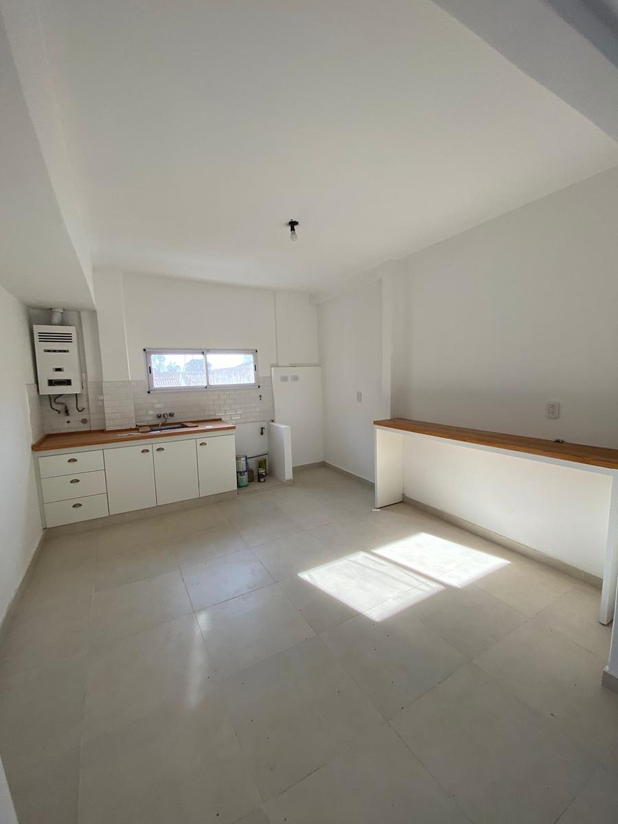 Venta PH tipo CASA  3 Ambientes refaccionado 2 baños terraza privada y balcon - Sin expensas - Vicente Lopez - La lucila - Avenida Maipu 3100