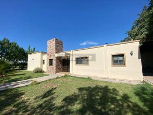 Casa en ubicada en Barrio Ranchos de la Merced, distrito Lunlunta, Maipu.