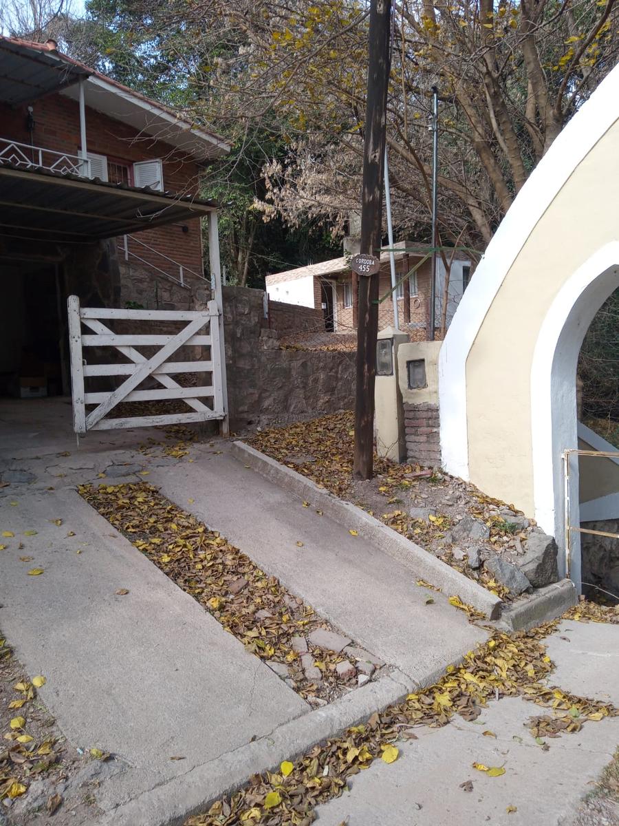 Casa en Venta con Monoambiente, Quincho C/ Asador. a 50 m. De balneario Municipal.