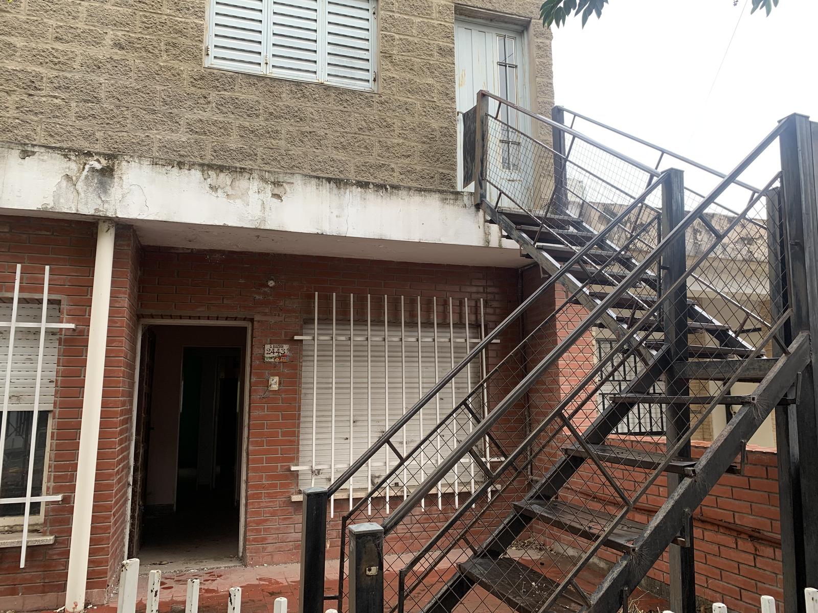 Venta casa con departamento en barrio Centro América Córdoba Capital.