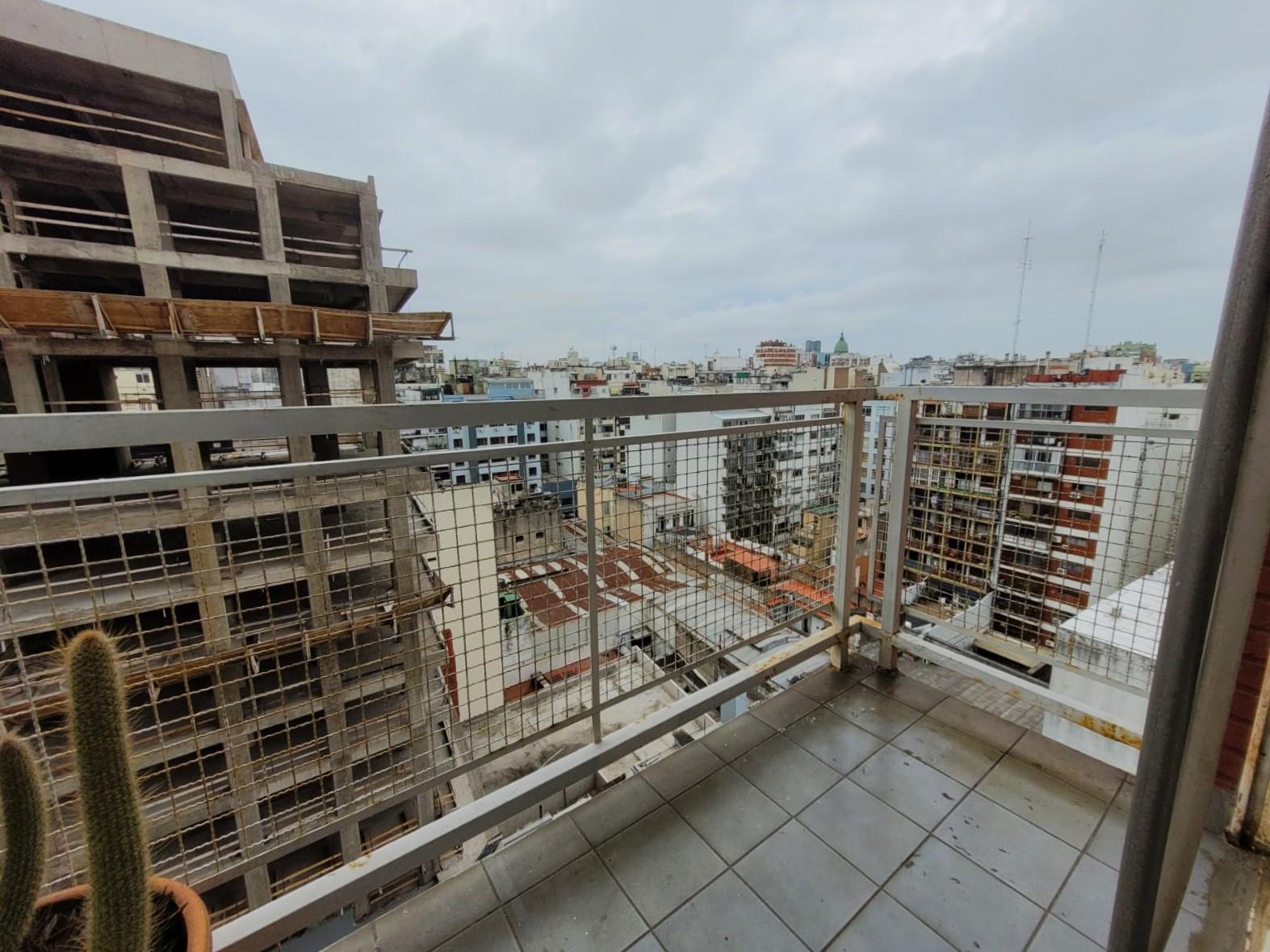 Av. Corrientes al 2100 - Depto 3 amb. en venta, Barrio de Balvanera - Balcon, excelente estado!