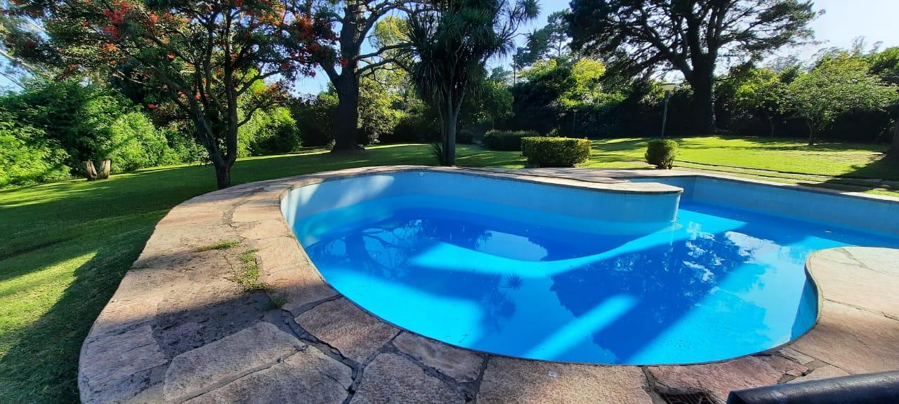 Casa Quinta con quincho   dpto y piscina! Barrio La Gloria de La Pelegrina