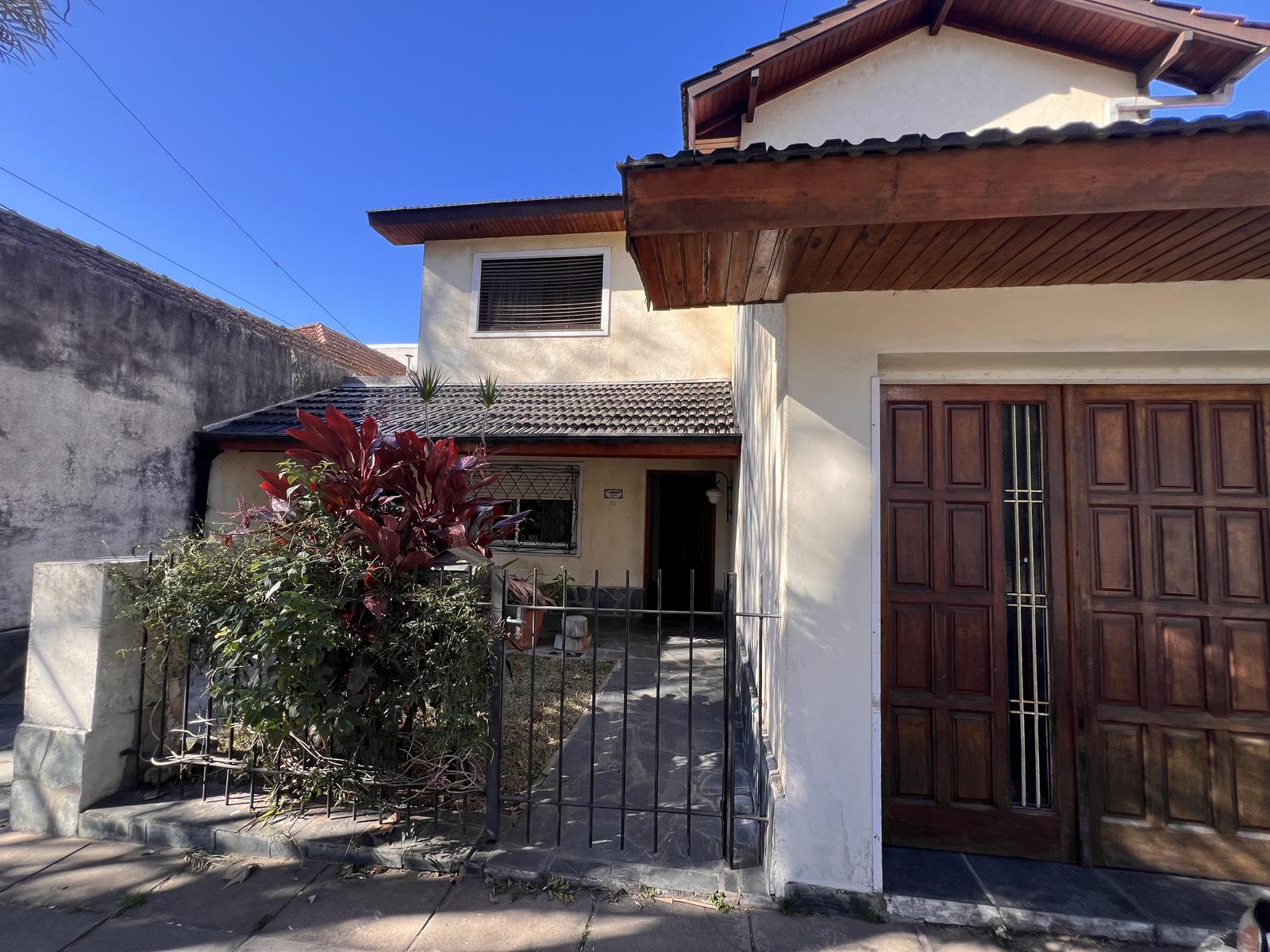 VENTA DE CASA EN MARTINEZ SAN ISIDRO