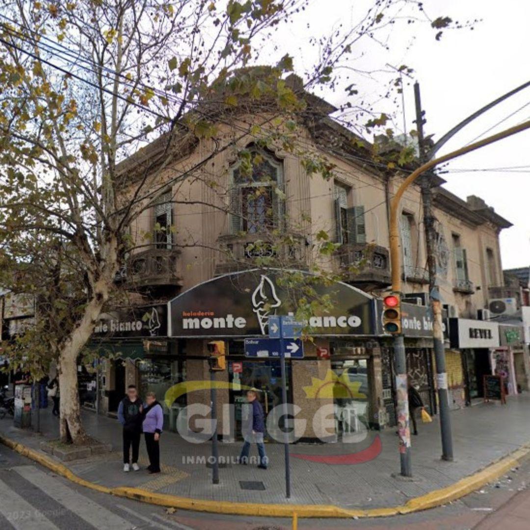 Venta Edificio Comercial  en Ramos Mejia -  Excelente esquina a Mts. de la Estación