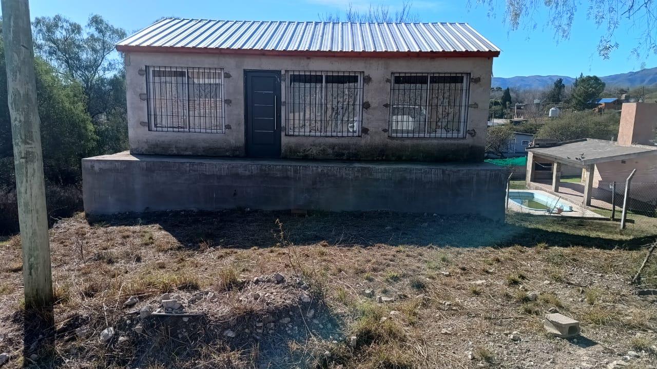 VENTA DE  CASA A TERMINAR EN COSQUIN A 150M DE RUTA N38 CON GRAN PARQUE REF 2047