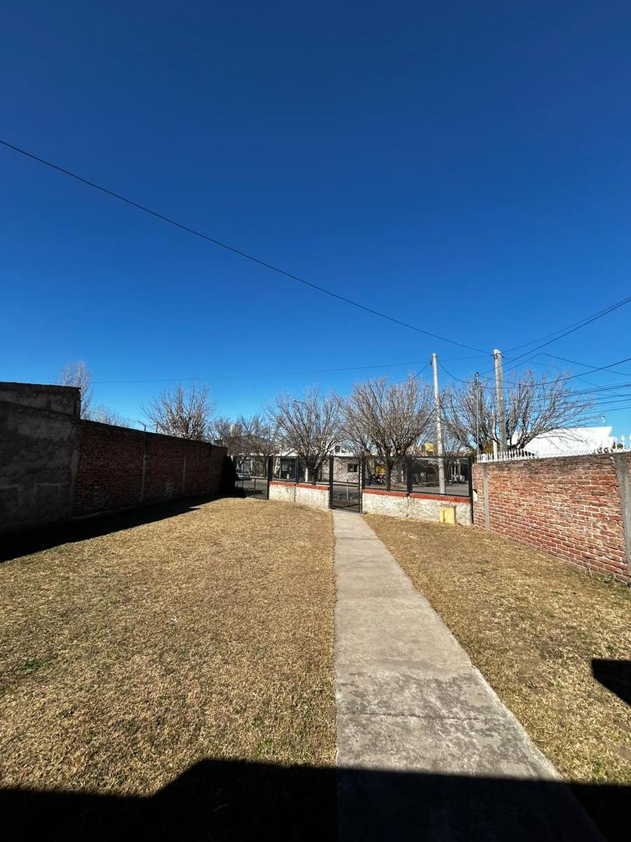 Casa en barrio altos del oeste