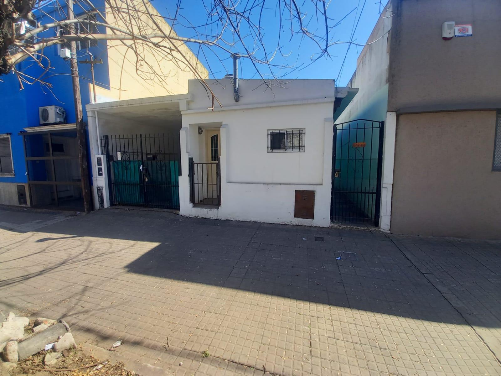 Casa en  La Plata zona Norte Ideal para desarrollo