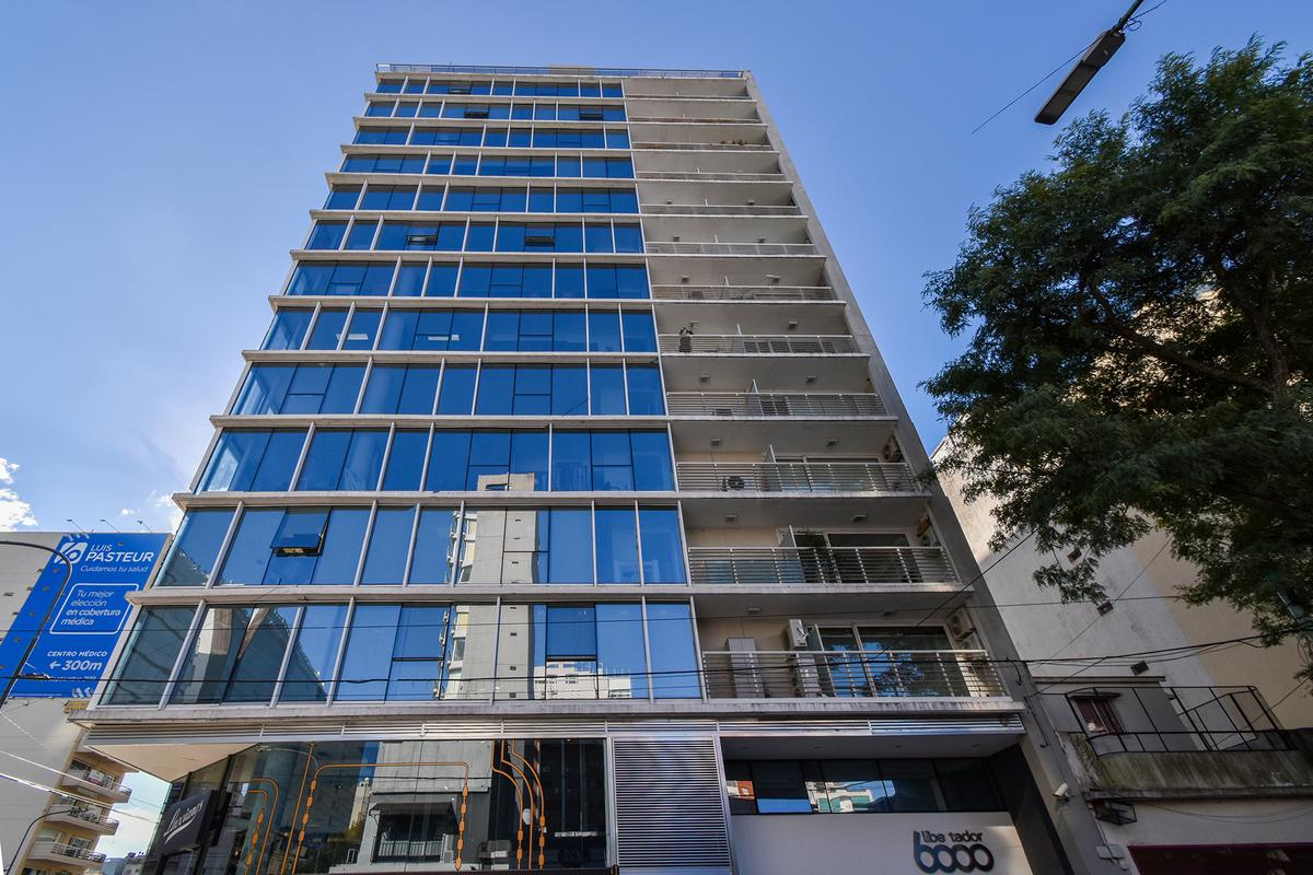 Libertador y Juramento 66m2 PISO SUPER ALTO! con Cochera - Vista Abierta con Balcon al Rio