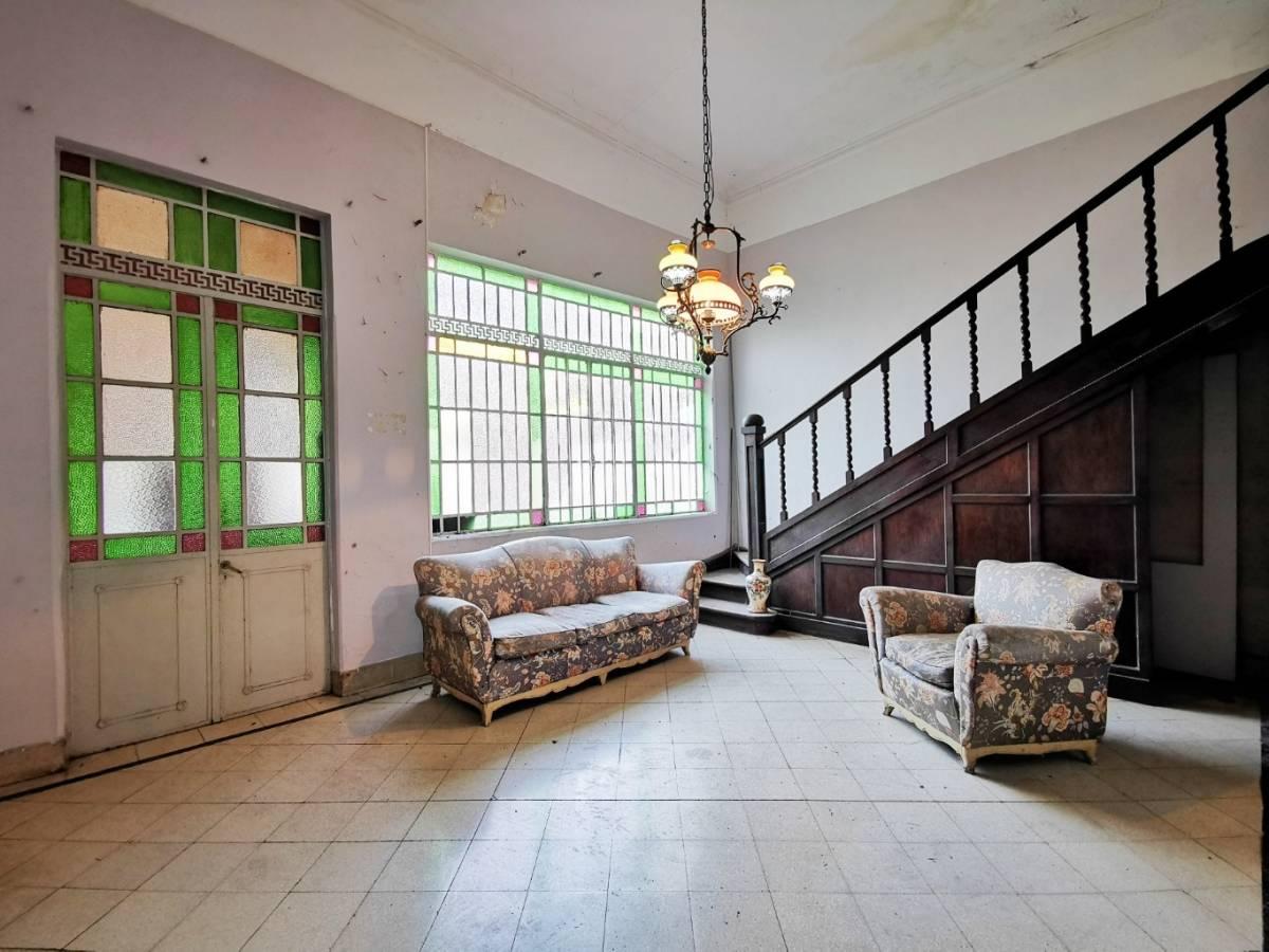 Casa de estilo antiguo  en  venta la pata