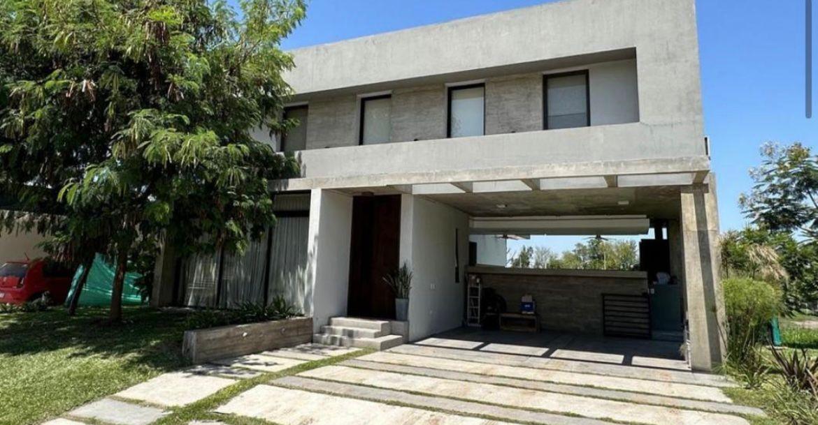 Casa en  VENTA 3D B° Privado fincas de manantial