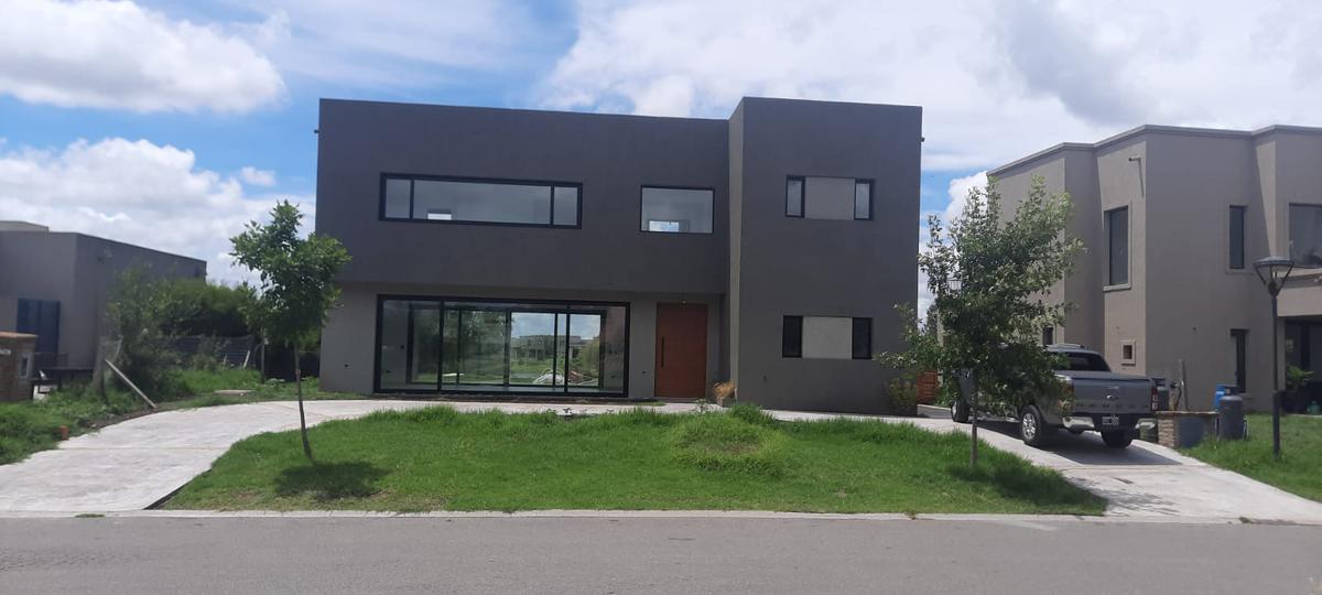 Casa al Lago en Venta/ Alquiler en El Canton!