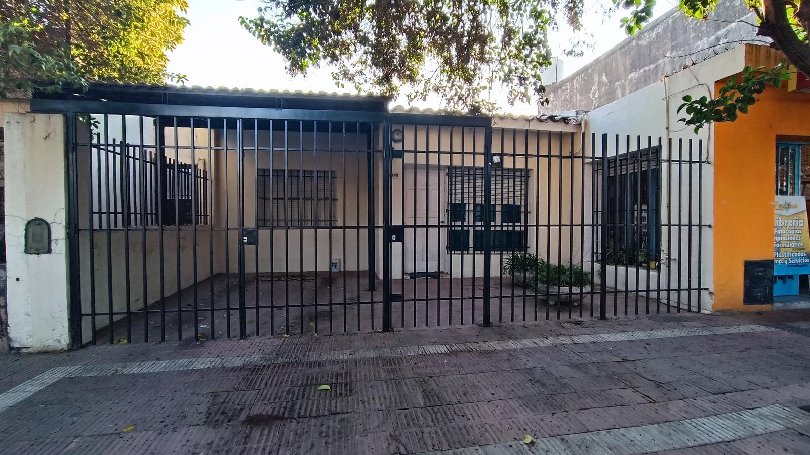 Casa en venta en barrio Rivadavia.