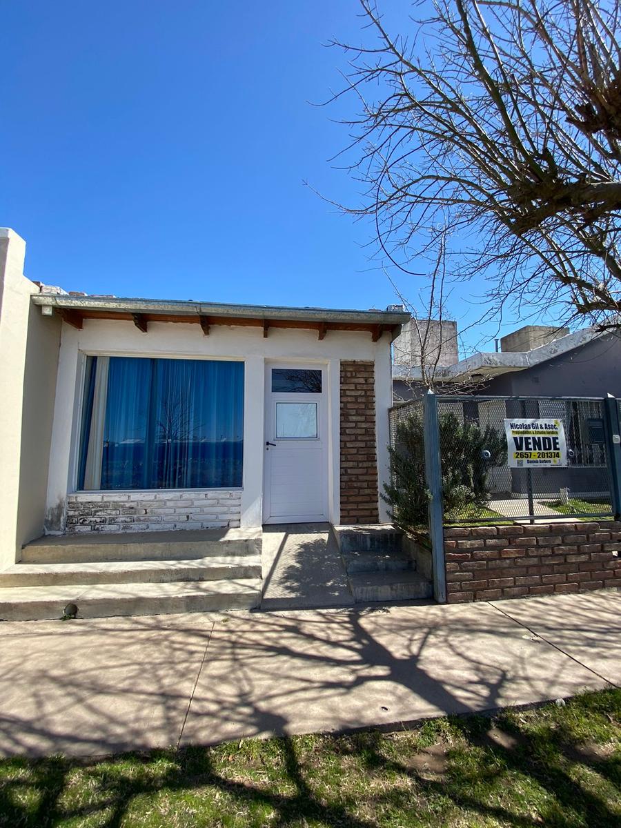 Casa en  barrio altos del oeste