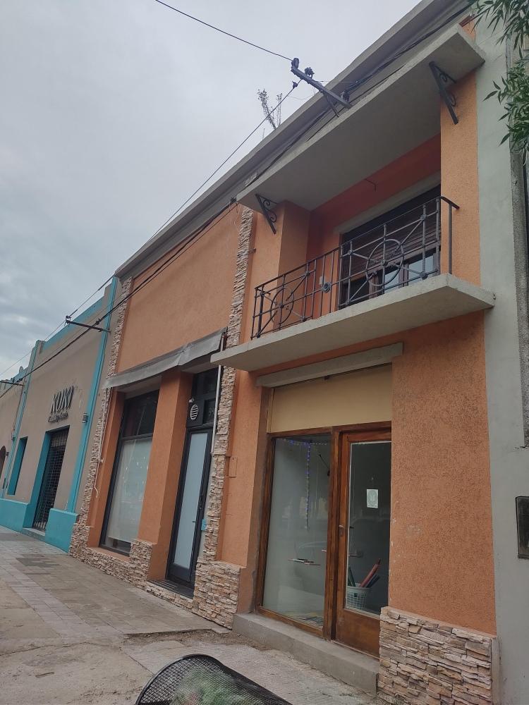 Casa en venta - 5 Dormitorios 3 Baños - Locales - 400Mts2 - Pehuajó