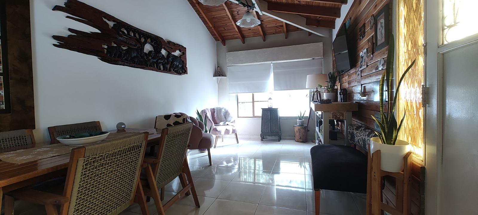 2 CASAS DE 3 AMBIENTES EN PLANTA BAJA Y PLANTA ALTA EN DUPLEX EN VENTA. VILLA BALLESTER