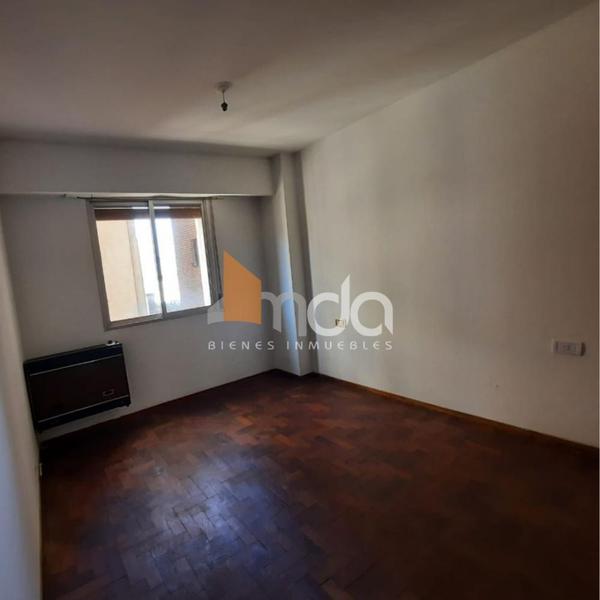 En VENTA - CENTRO sobre calle Maipú al 18