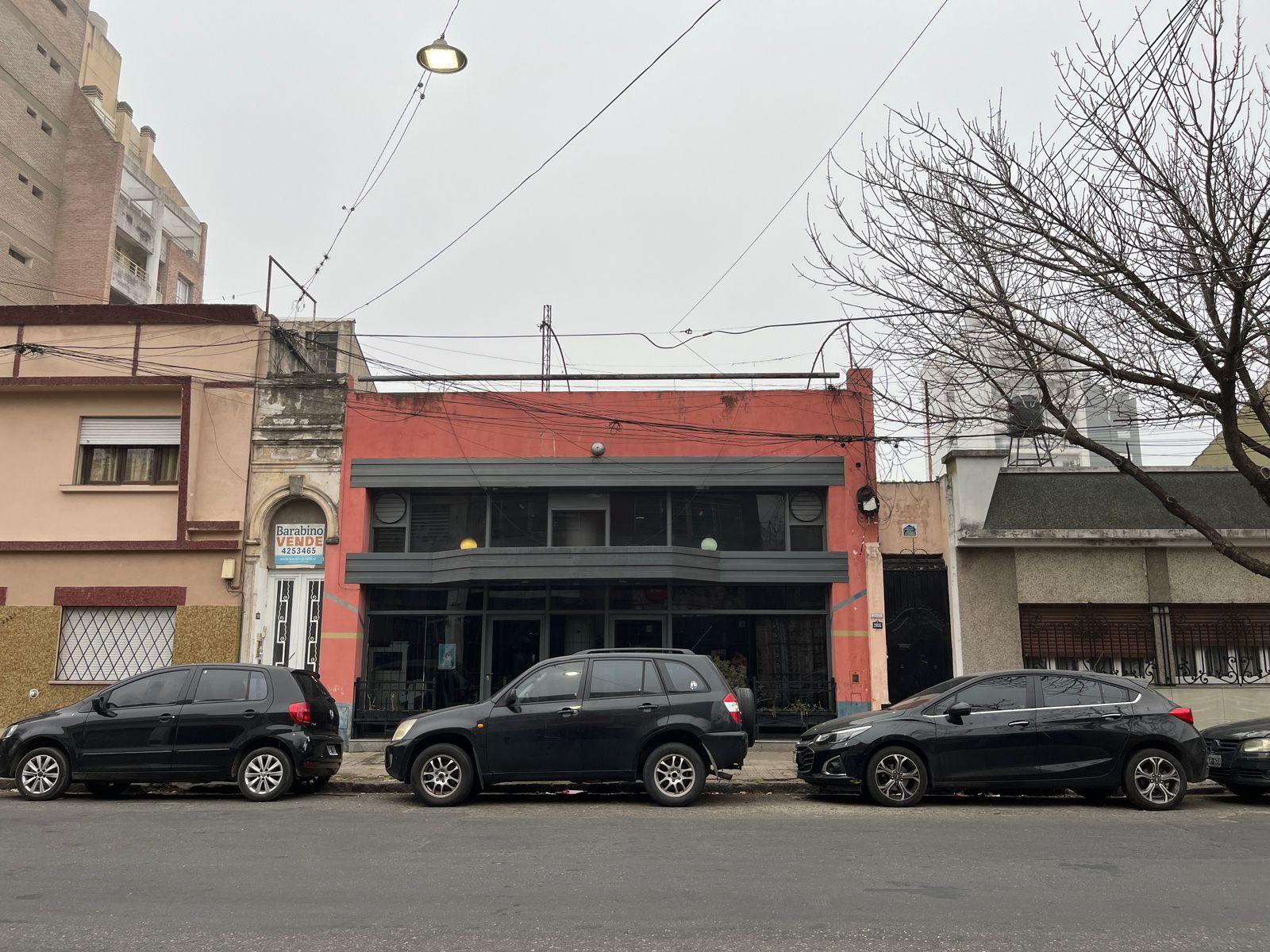 VENTA - Local comercial con habitación y oficina - Lourdes, Rosario.