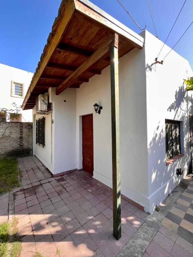 Casa de 3 AMBIENTES ubicada a 50 metros de la Avenida Monteverde