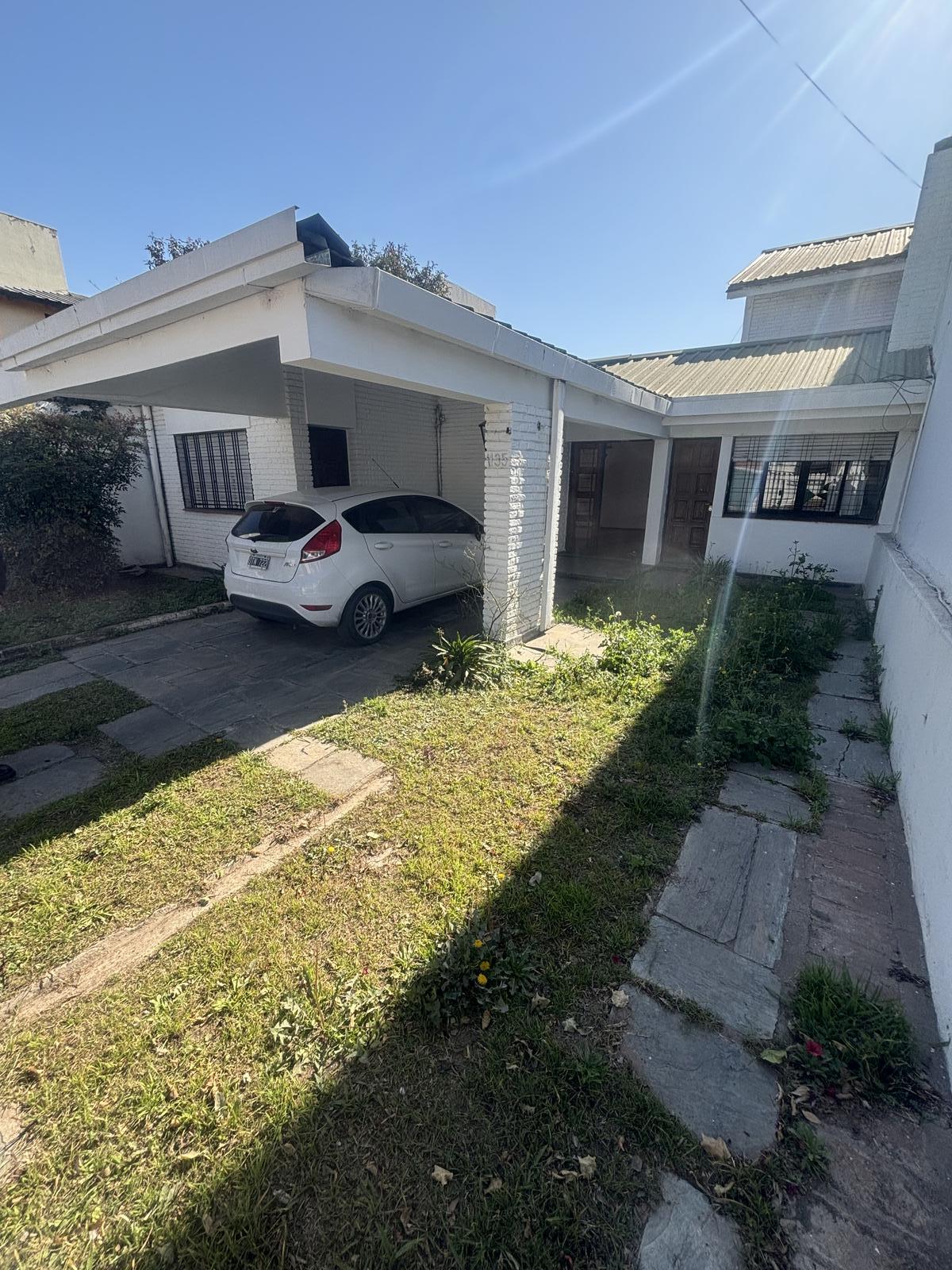 Hermosa casa en Rogelio Martinez - Excelente Oportunidad